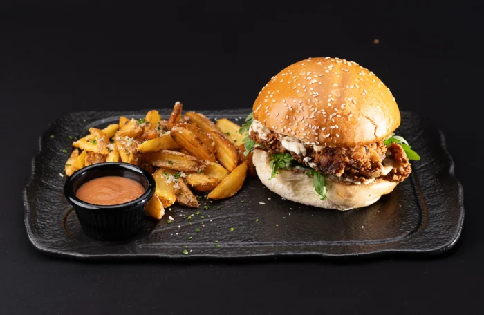 CHICKEN BURGER