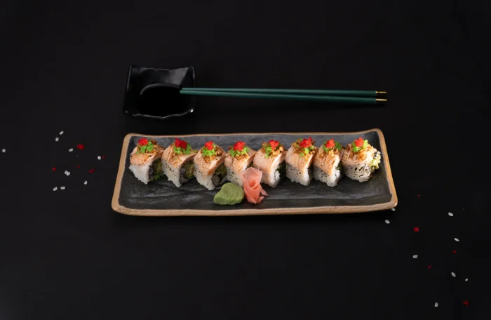 SALMON SEARED MAKI